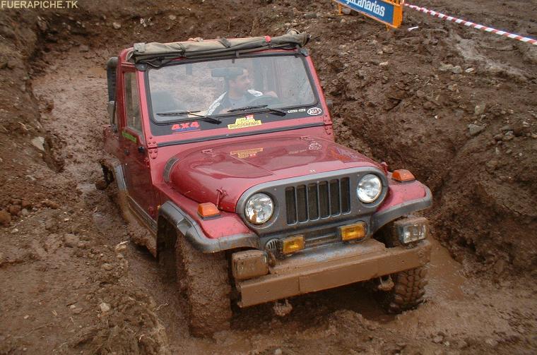 4x4 en charco de barro 4x4